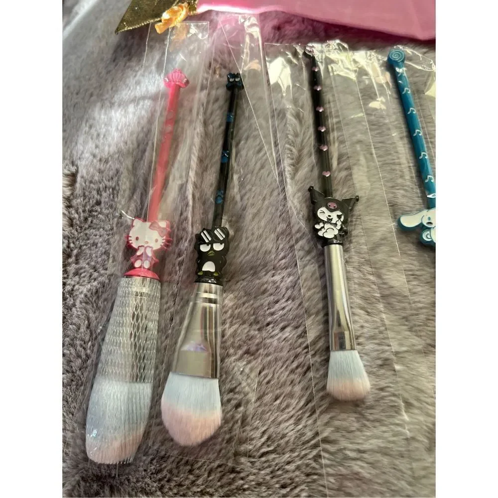 1 LEFT! Hello Kitty 6 Piece Makeup Brush Set w/ Bag